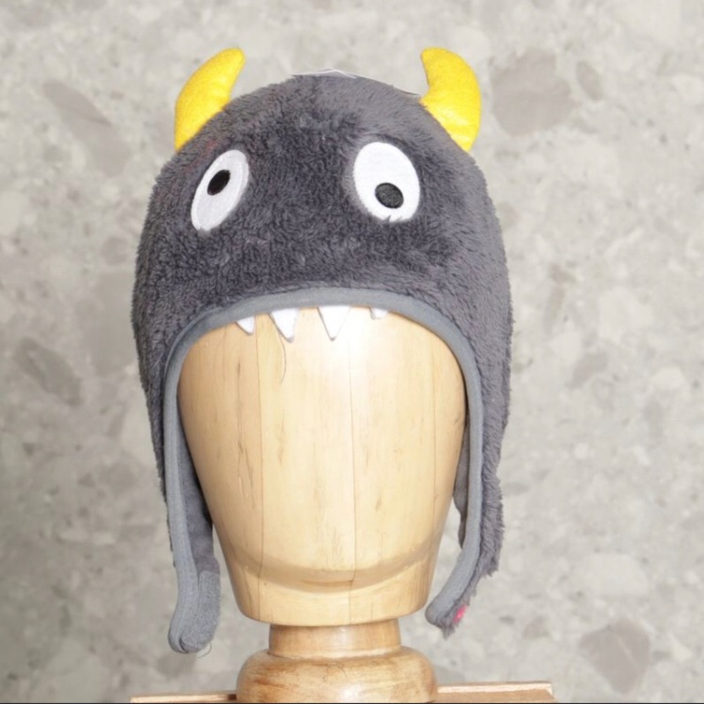Old Navy Gray Monster Sherpa Hat with Yellow Horns lined